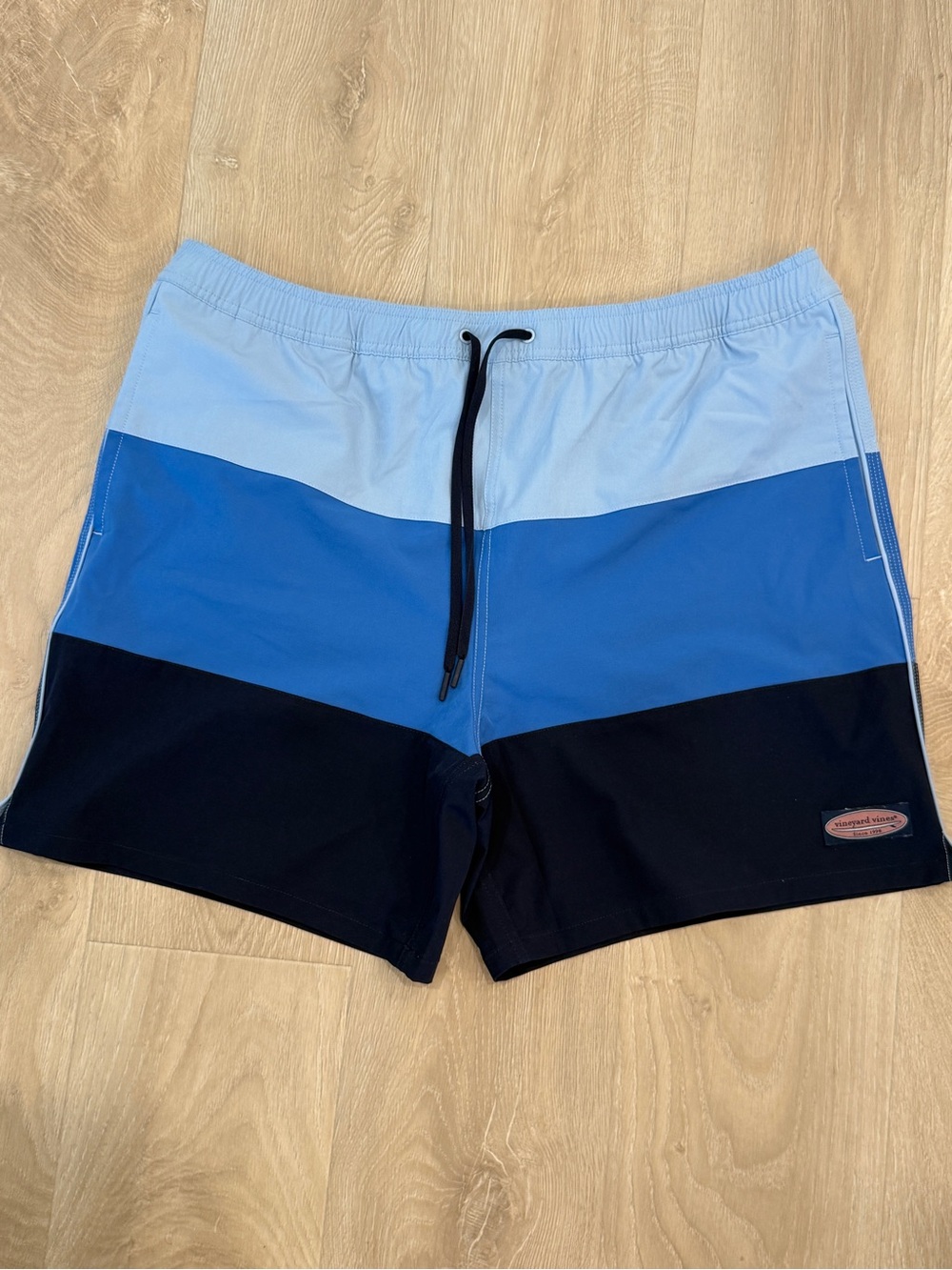Vineyard Vines - Men's Colorblock Blue Swim Trunks